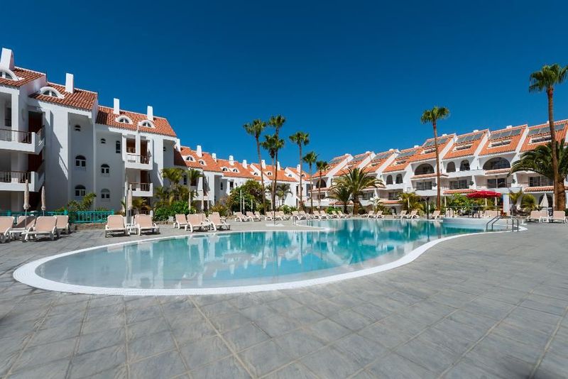 Paradise Park Fun Lifestyle Hotel - Image 4