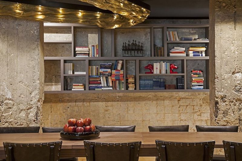 Mercy Hotel - Image 2