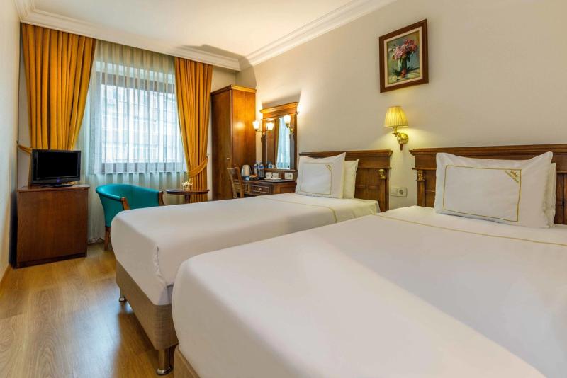 Golden Crown Hotel - Image 4