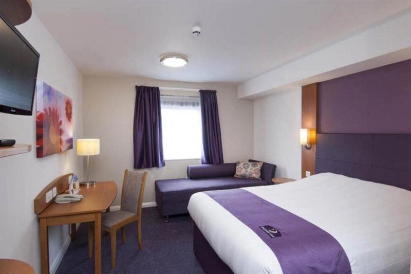 Premier Inn London Wembley Park - Image 6