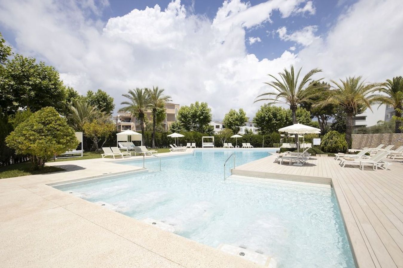 Bassenget på voksenhotellet Canyamel Park Hotel & Spa i Canyamel på Mallorca innbyr til svømmeturer.