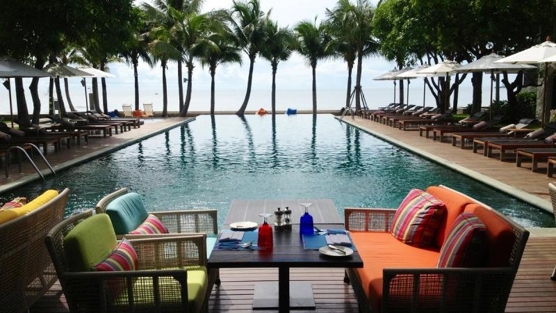 Restaurant ved poolen på Rest Detail Hotel i Hua Hin