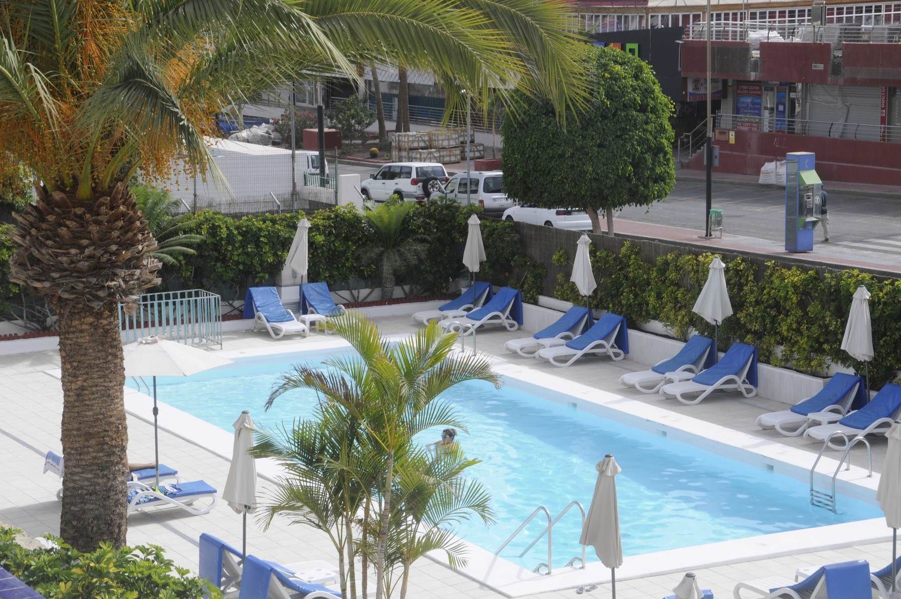 Aparthotel Lufesa ligger i Puerto Rico på Gran Canaria og tilbyder ferielejligheder med fælles pool.