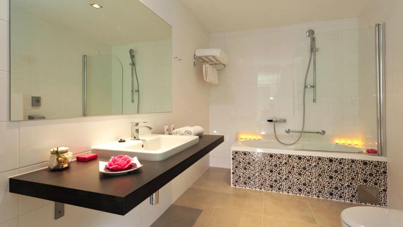 Life Hotel - Image 9