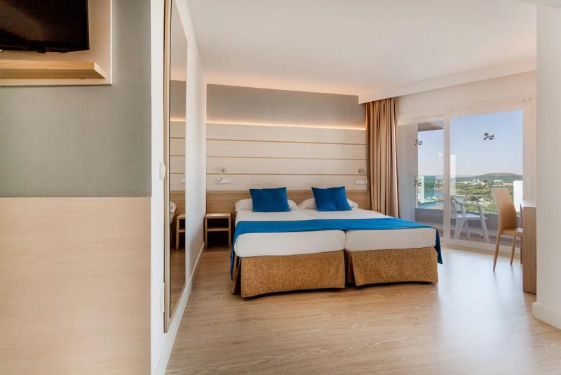 Tomir Portals Suites - Image 9