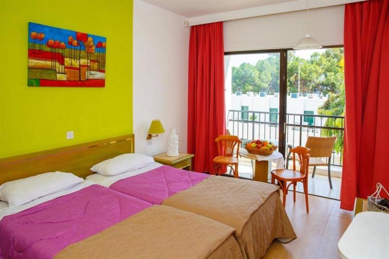 Park Beach Hotel - Image 2