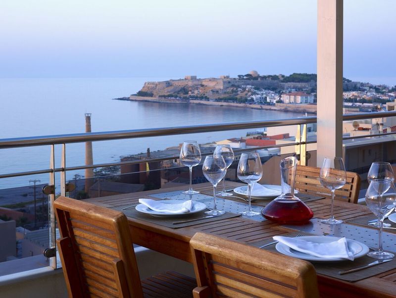 Macaris Suites & Spa - Image 8