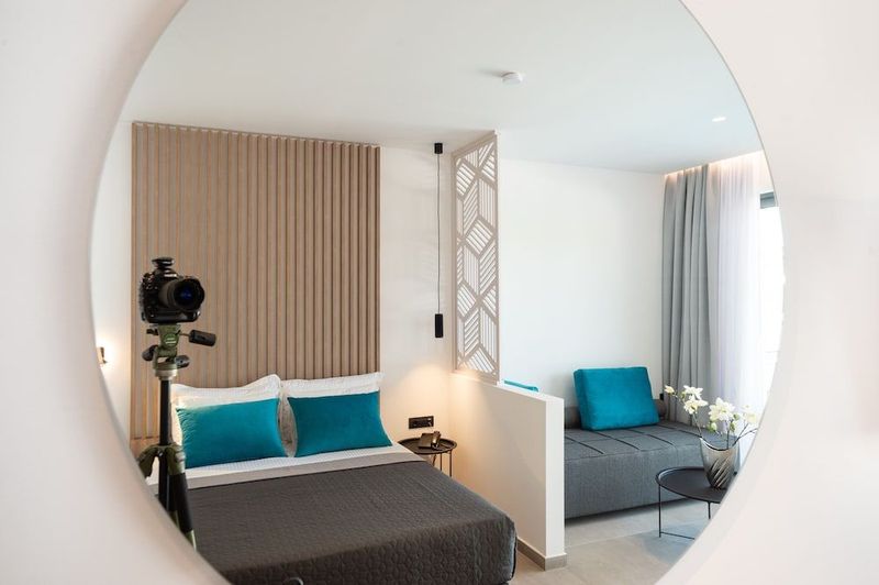 Zoes Hotel - Image 6