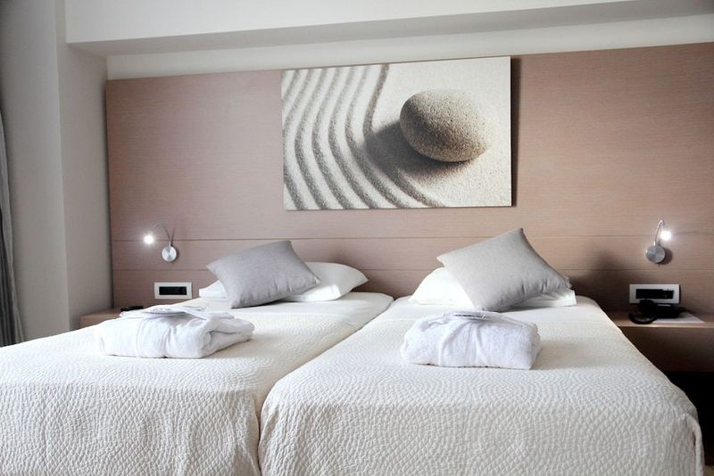 Hotel Renieris - Image 2