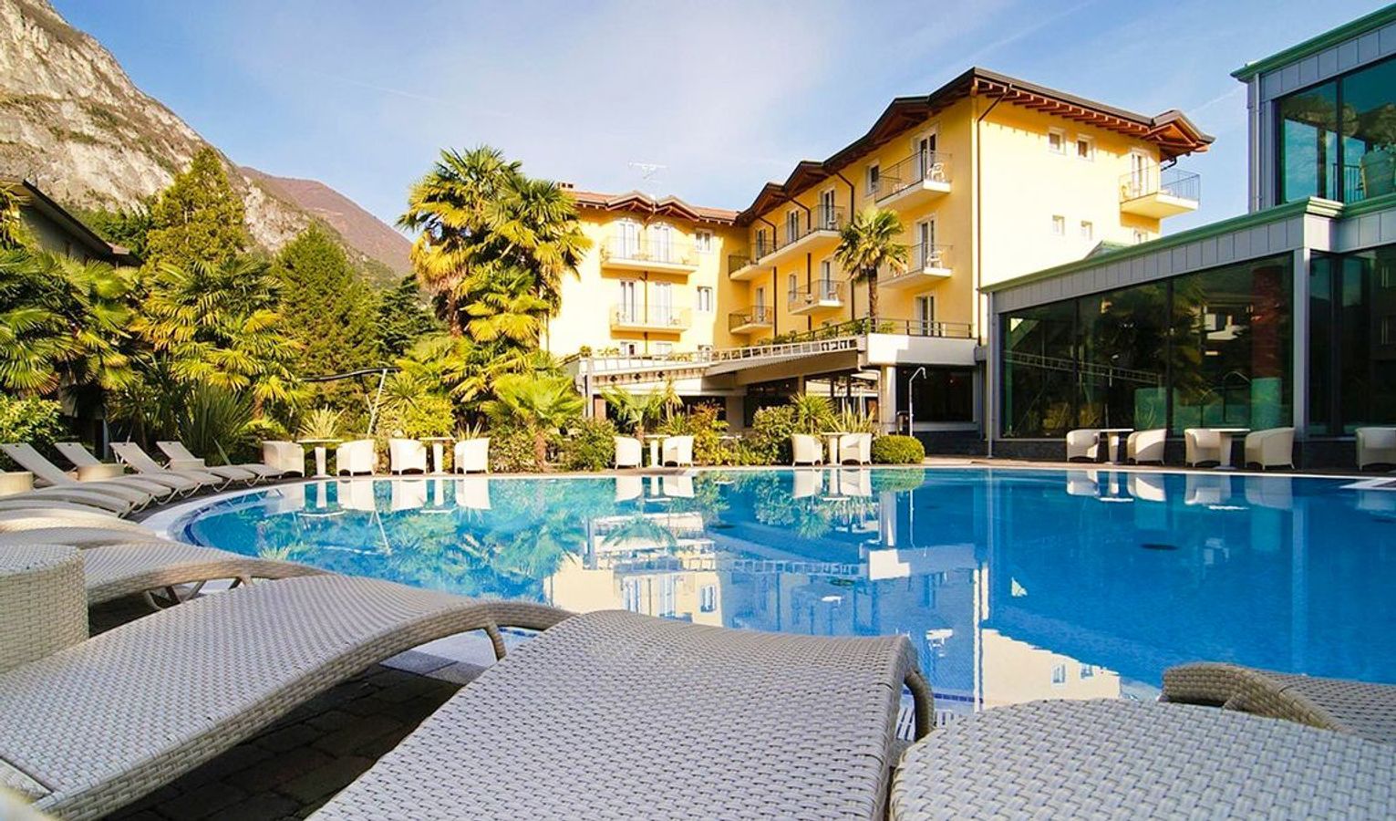 Hotel Villa Nicolli Romantic Resort tilbyder rolig og komfortabel indkvartering med pool i Riva del Garda ved Gardasøen.