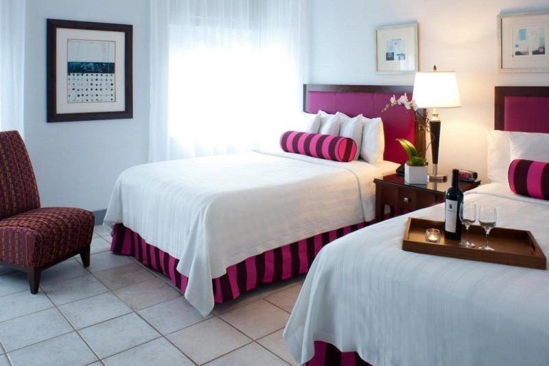 Marseilles Beachfront Hotel - Image 4
