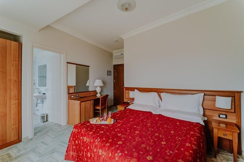 Hotel Flora - Image 4