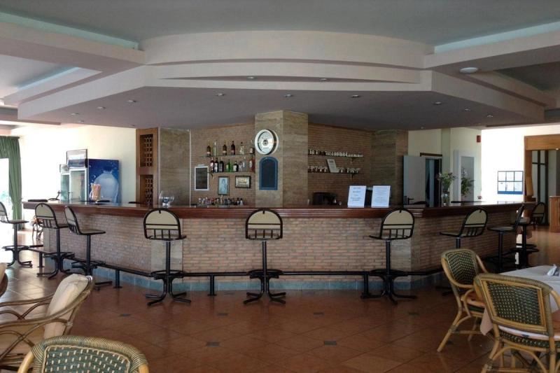 Pylea Beach Hotel - Image 10