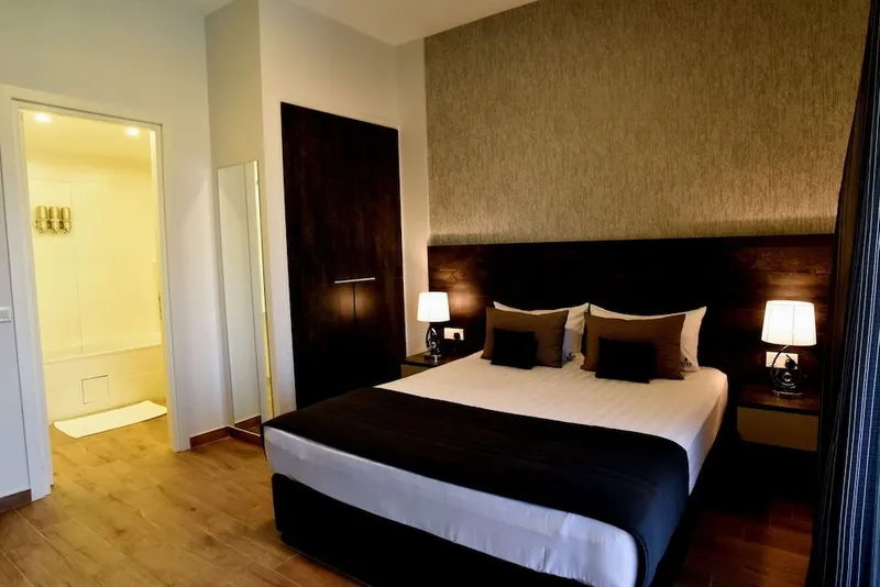 Rise Hotel