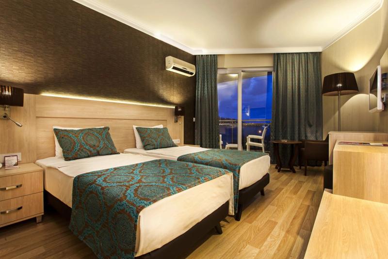 Parador Beach Hotel - Image 5