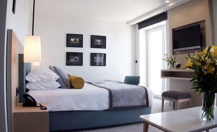 Juniorsuite med havsutsikt och balkong på Hotel Neptun i Dubrovnik