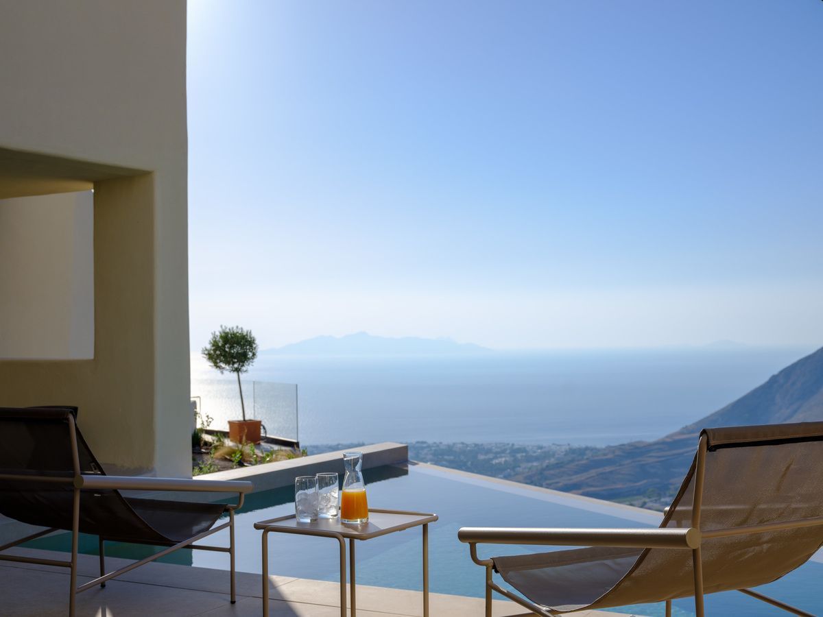 Bestill et rom med privat basseng på Elessa Hotel i Santorini
