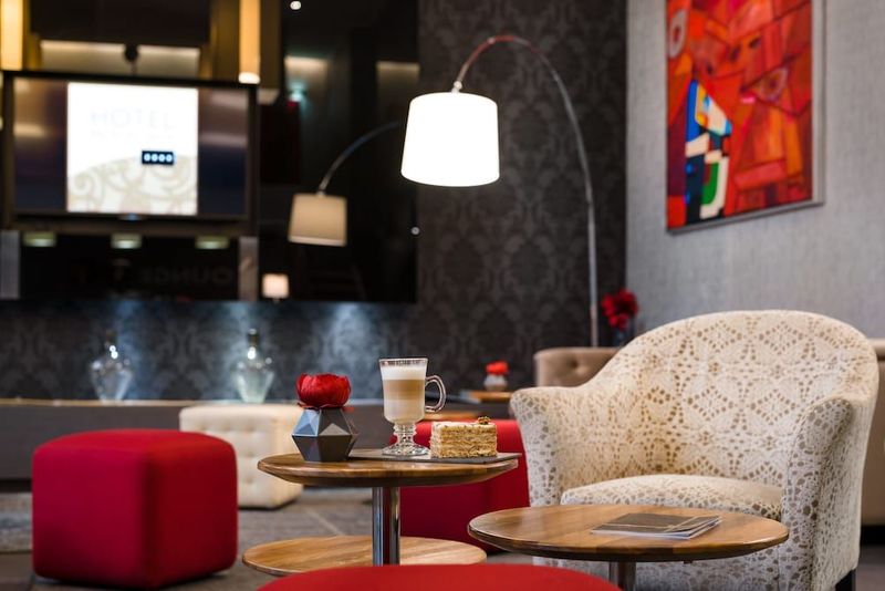 Hotel Palazzo Zichy - Image 2
