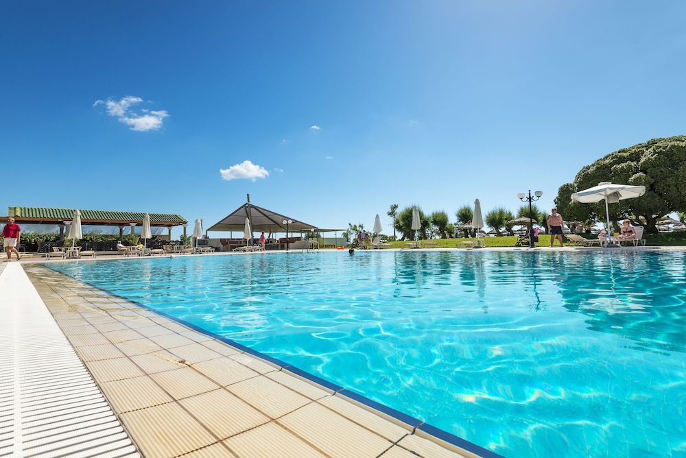 Apollo Beach Hotel - Image 9