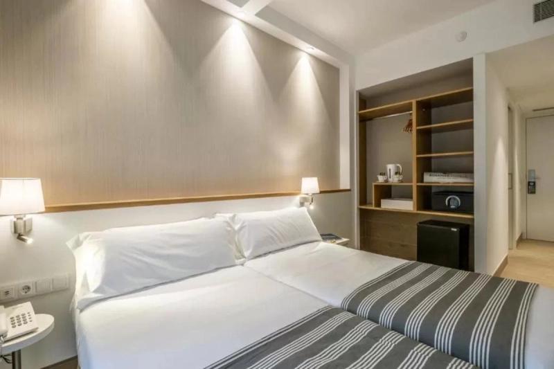 Hotel Rosamar Es Blau - Image 10