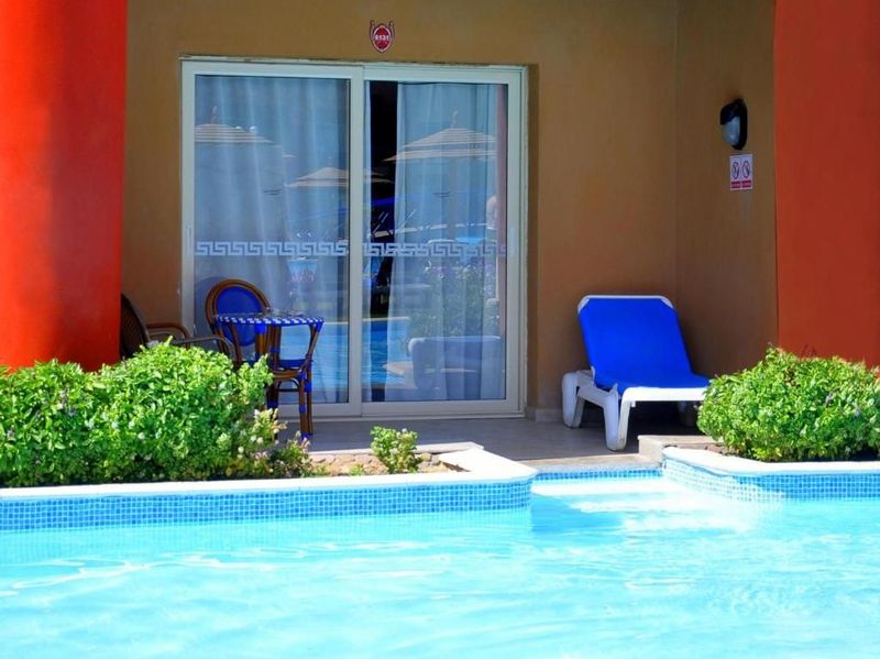 Titanic Beach Spa & Aqua Park - Image 2
