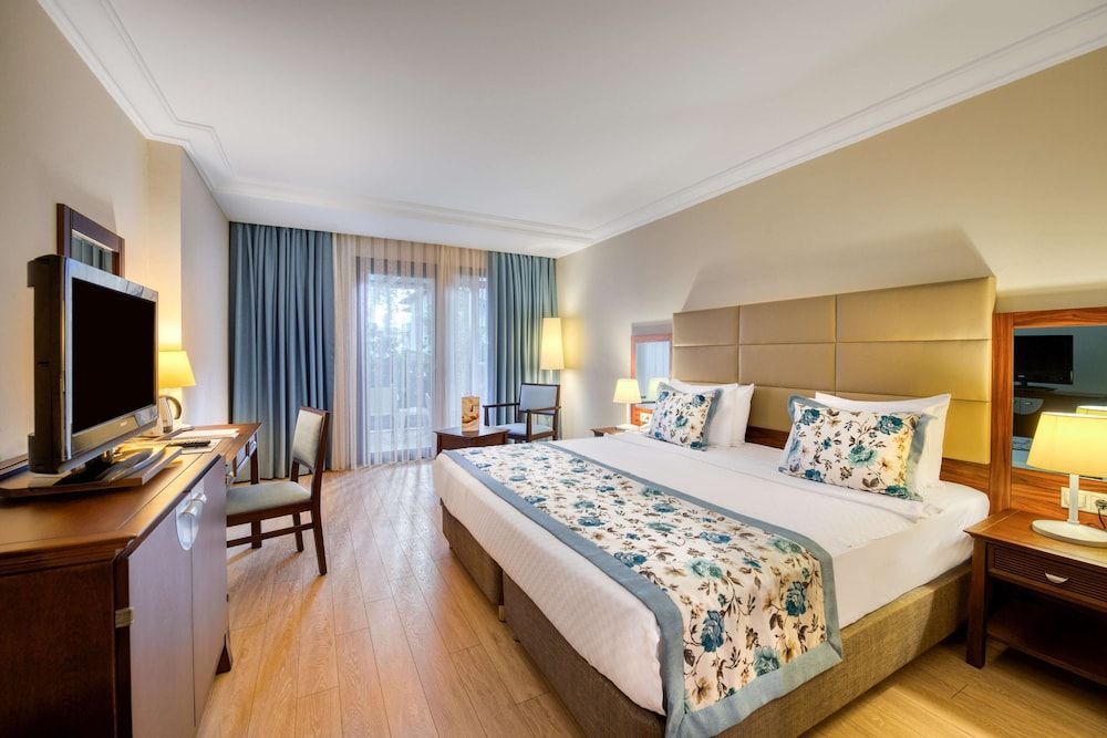 Seven Seas Hotel Life - Image 3