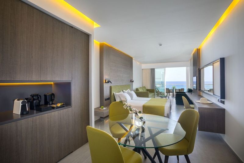 Cavo Maris Beach Hotel - Image 7