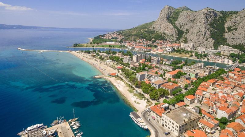 Smukke Omis, Kroatien, byder på badeture og spændende oplevelser