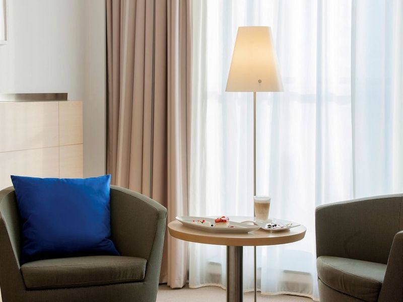 Novotel Berlin Mitte - Image 7