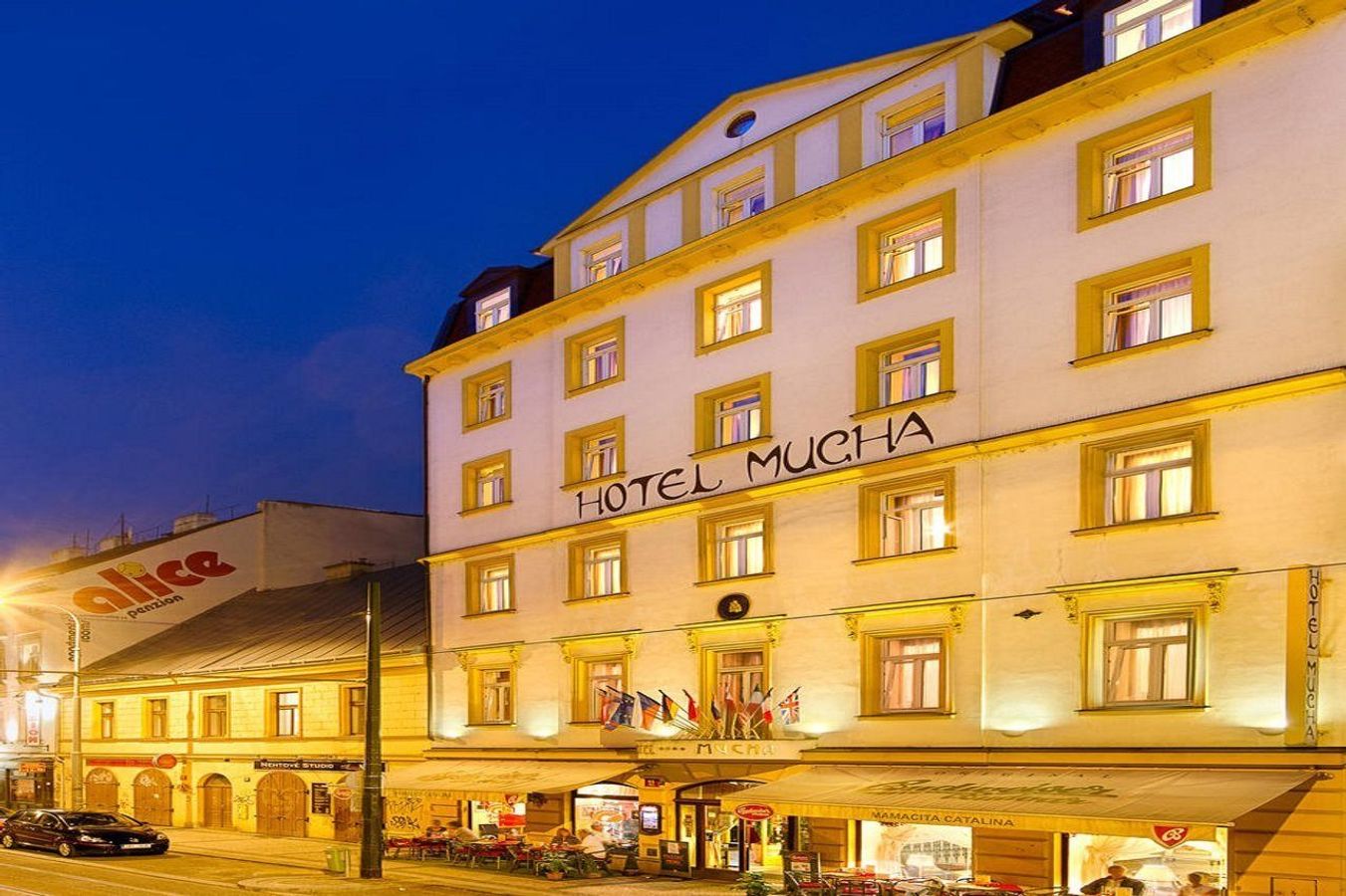 Hotel Mucha erbjuder trevligt inredda rum på en bra utgångspunkt i Prag.