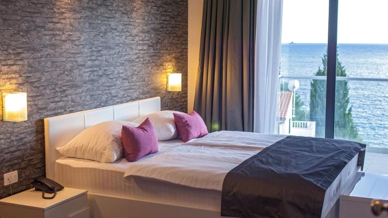 Life Hotel - Image 7