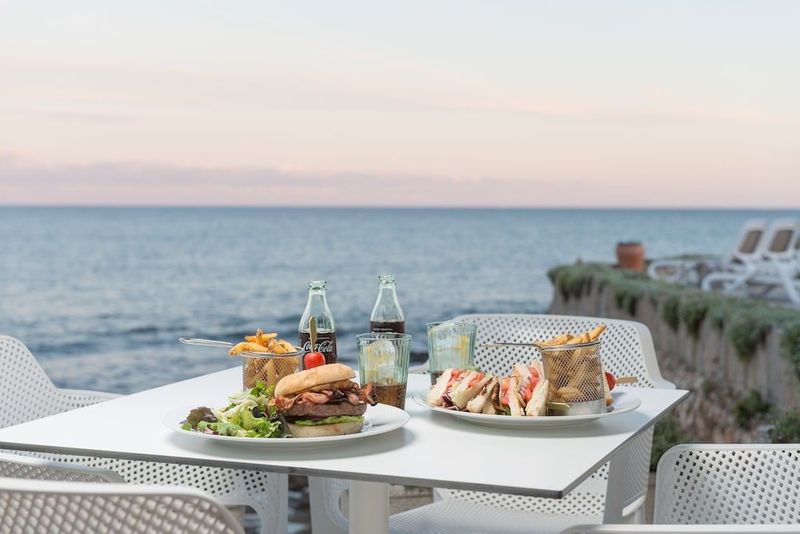 Atolon & Kaafu Beach Club - Image 9