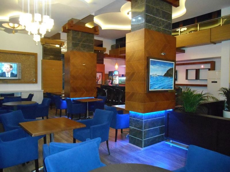 Parador Beach Hotel - Image 6