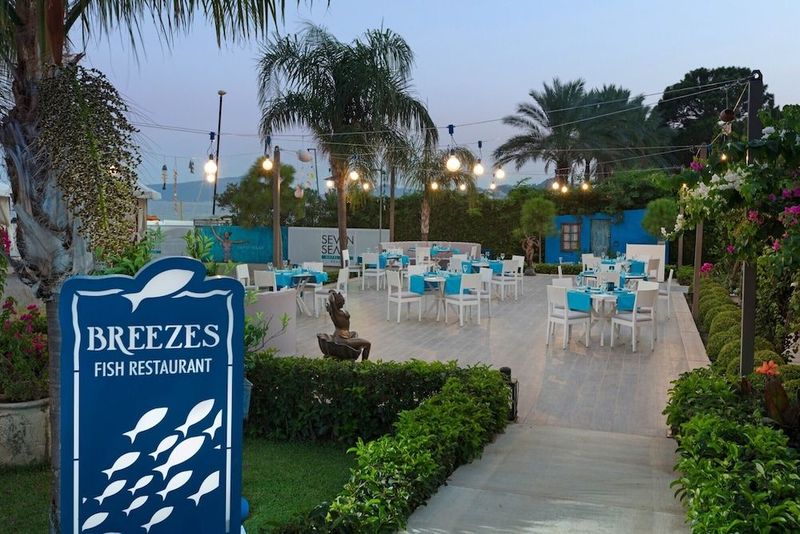 Seven Seas Hotel Life - Image 9