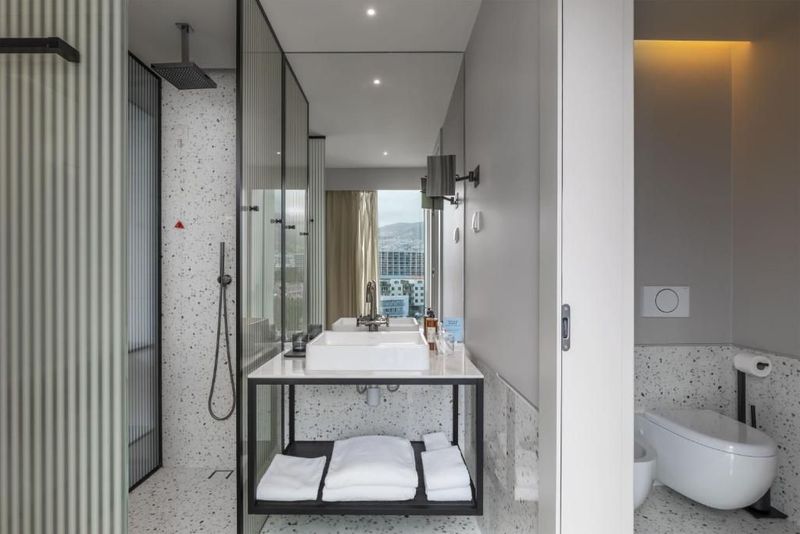 Next Hotel - Image 9