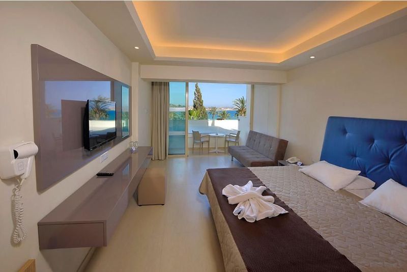 Nelia Beach Hotel & Spa - Image 7