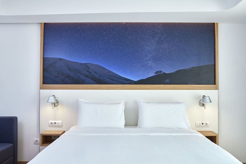 Olive Green Hotel - Image 10