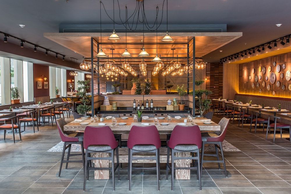 Crowne Plaza Porto - Image 4