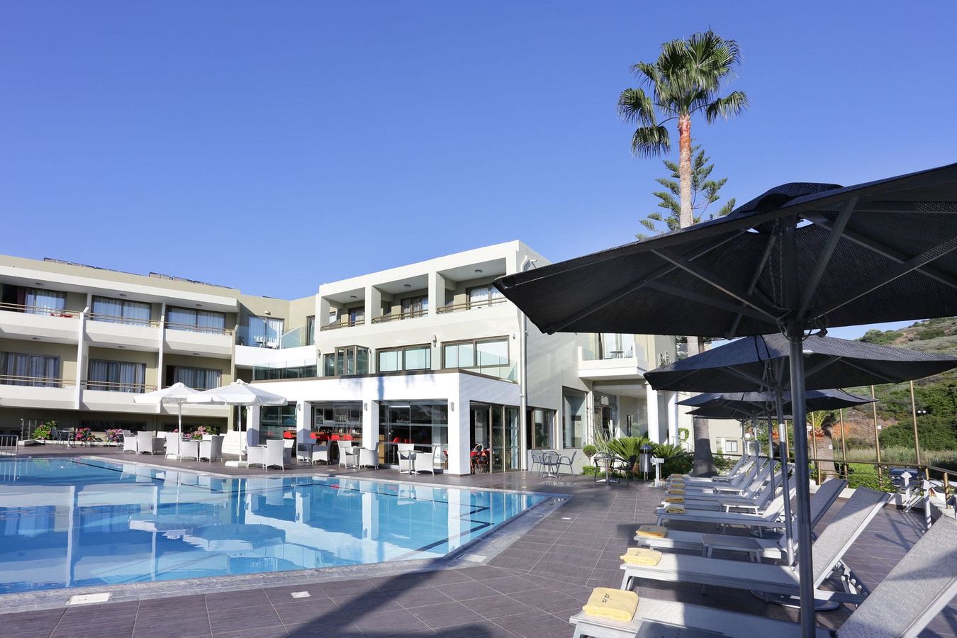 118/5000 På Bali Star Resort på Kreta kan du simma i poolen, där du kan lägga dig tillbaka och sola efteråt eller ligga under parasollet
