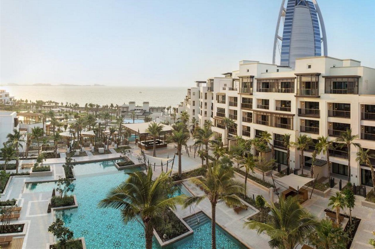 Jumeirah Al Naseem er nabo til havet og det luksushotellet Burj al Arab i Dubai.
