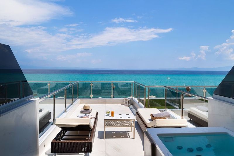 Sea Level Hotel - Image 7
