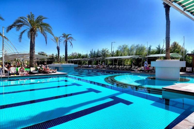 Crystal De Luxe Resort & Spa - Image 1