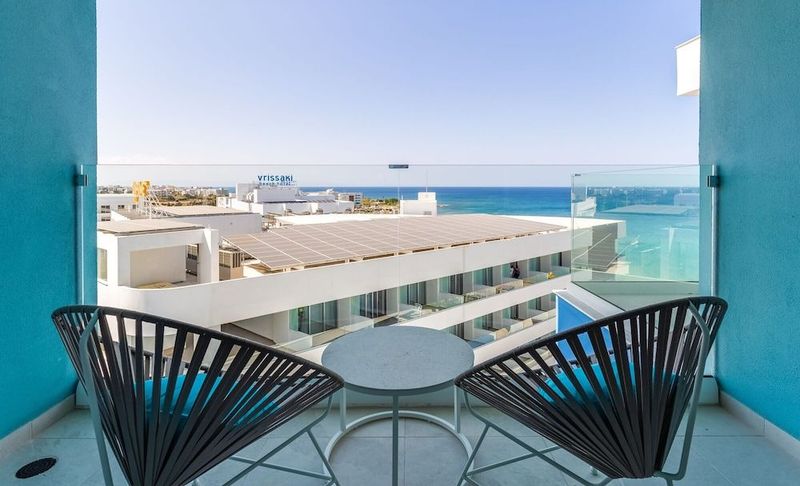 Flamingo Paradise Beach Hotel - Image 10