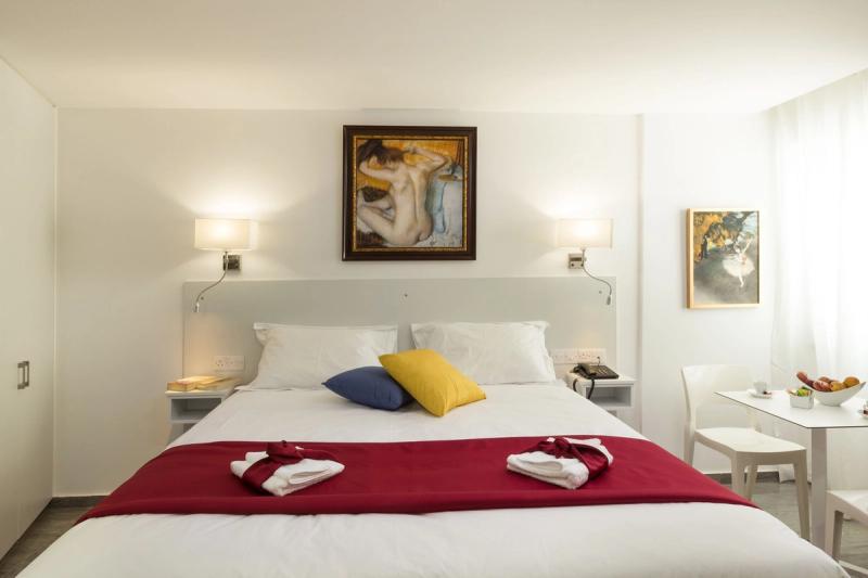 Art & Wine Studios and Apts - Image 1