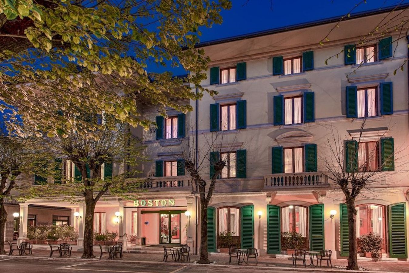 På Hotel Boston i Montecatini Terme bor du med bra läge och fina faciliteter som pool, restaurang och parkering.
