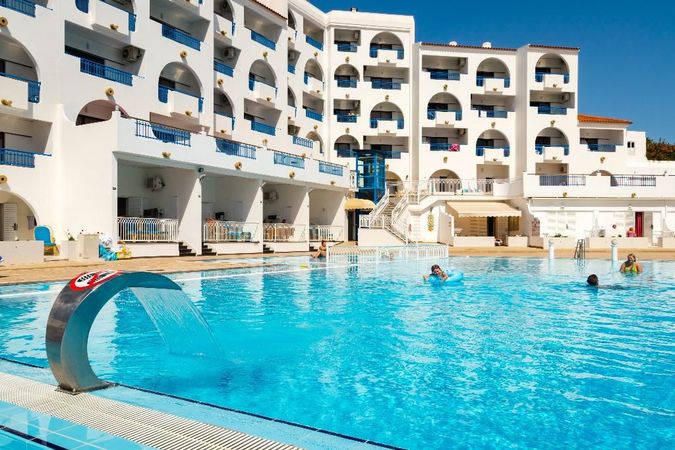 Indbydende swimmingpool på Tropical Sol Apartments i Albufeira