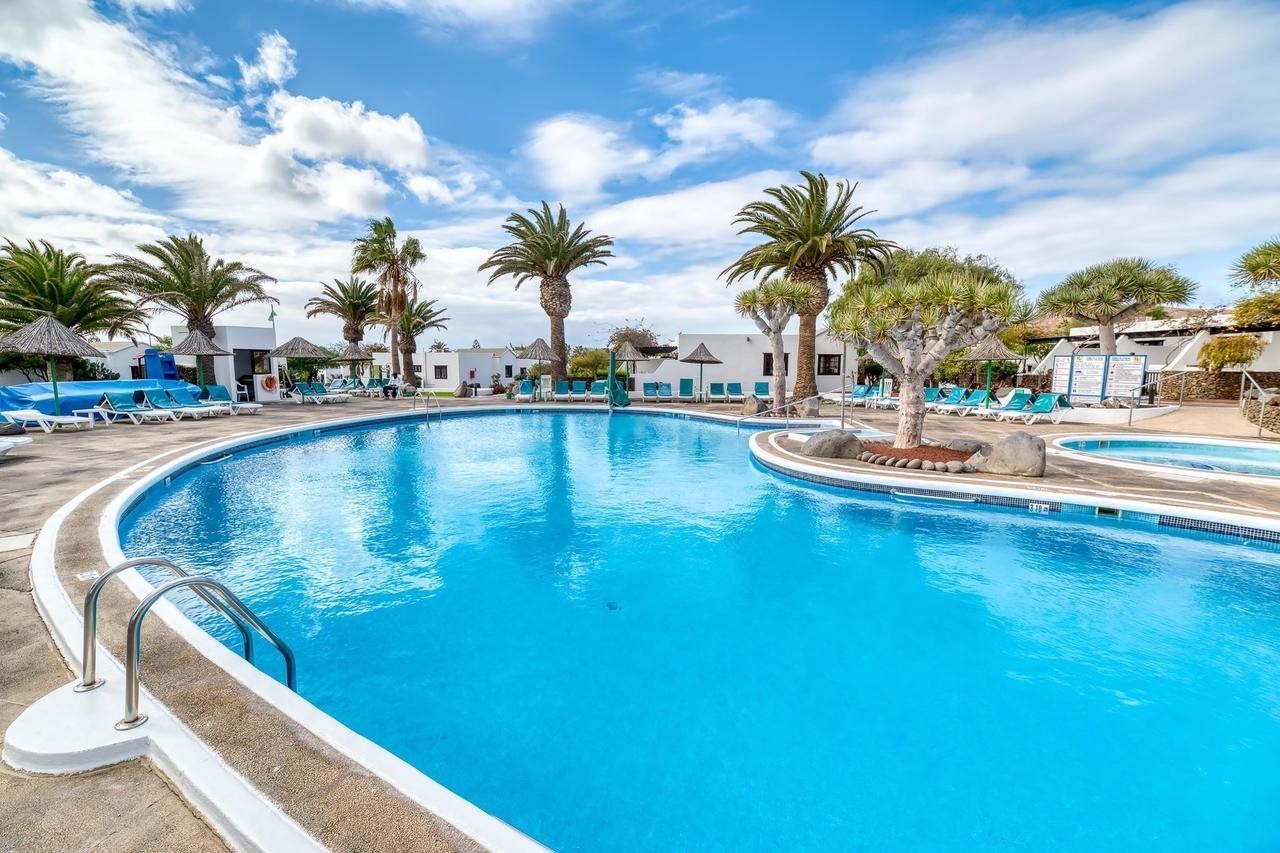 Ona Las Casitas erbjuder semesterlägenheter med gemensam pool på Lanzarote.
