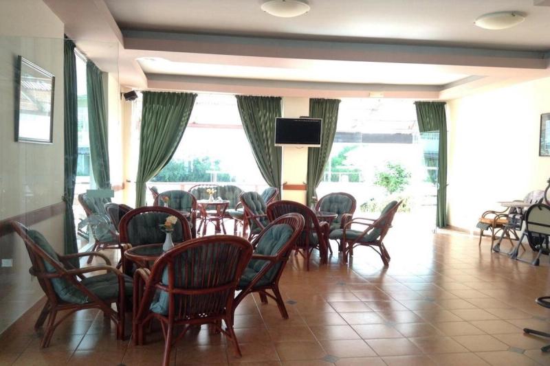 Pylea Beach Hotel - Image 9