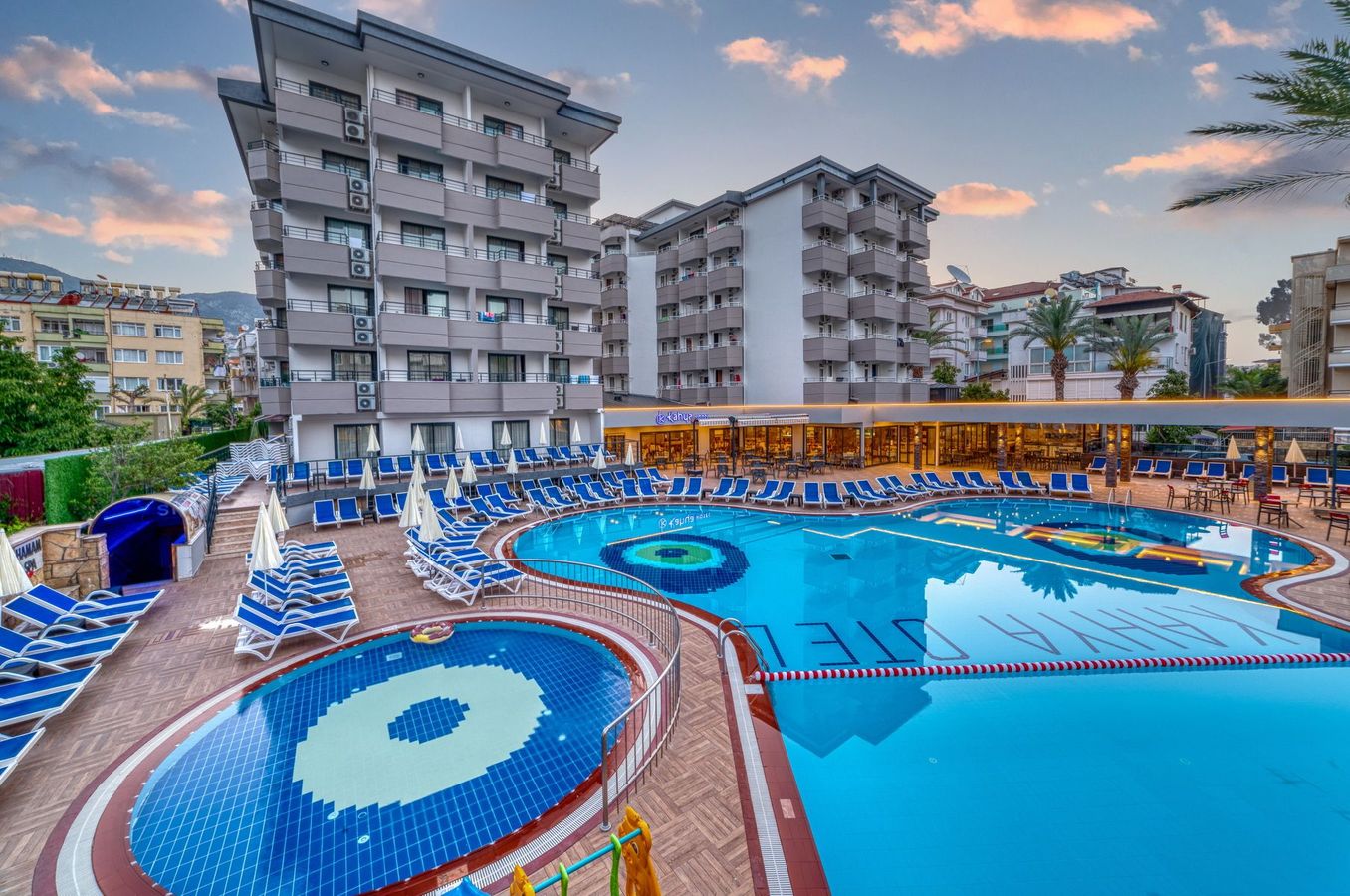 Kahya Hotel tilbyr bassenger og aktiviteter for hele familien i Alanya.