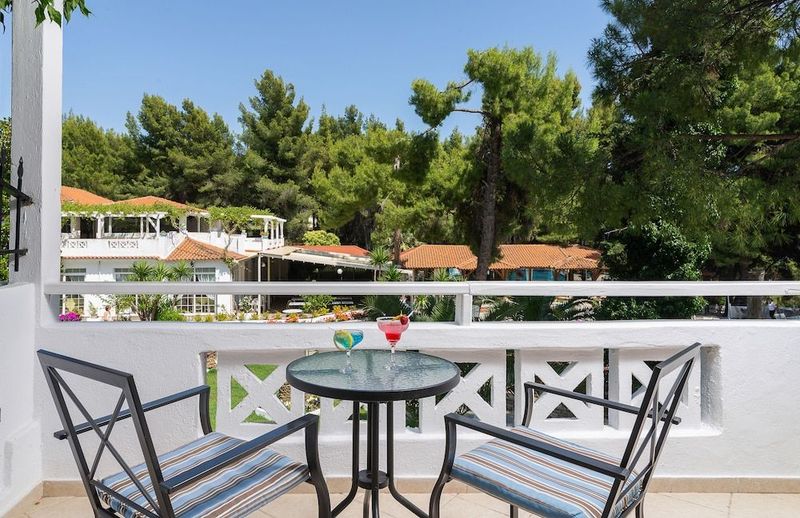 Porfi Beach Hotel - Image 10